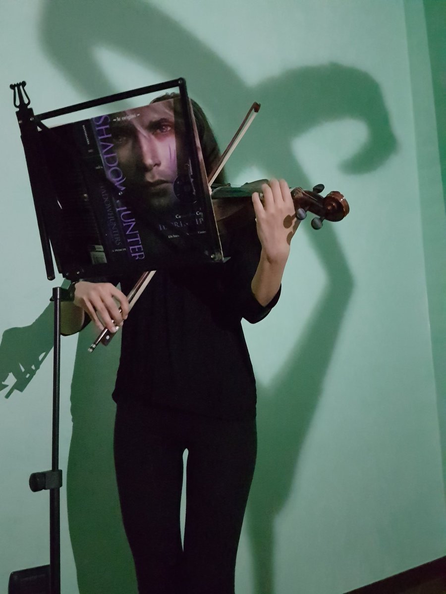 malec_percabeth's tweet photo. I wish I could touch people's souls playing my violin just like Jem does... or like you do with your words @cassieclare #loscontest https://t.co/7yIcFuBczD