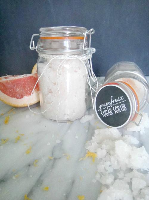 A DIY Sugar Scrub is perfect + totally feasible if you're in need of a last-minute Mother's Day gift! //  <a href="/LMPNY/">Ryan🔮</a> >>ow.ly/UxqF30bGnJC