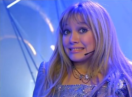 ImLizzieM's tweet photo. Isabella Parigi is dead and was replaced by Lizzie McGuire: a conspiracy theory thread https://t.co/xgSez8DGXk