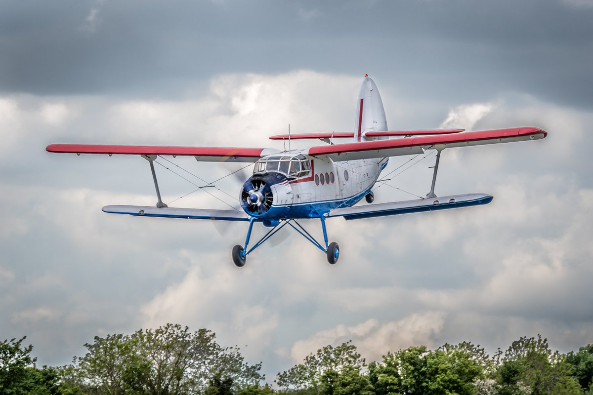 WoodenModel's tweet photo. RT @An2Club: "@AnthonyPMorris: Incrdible slow pass @AbingdonFayre @An2Club  #Bigbirdkf  #airshow https://t.co/9wWUFTOa70" great pics cheers