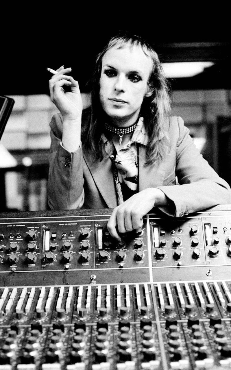     Happy birthday to the amazing Brian Eno! 