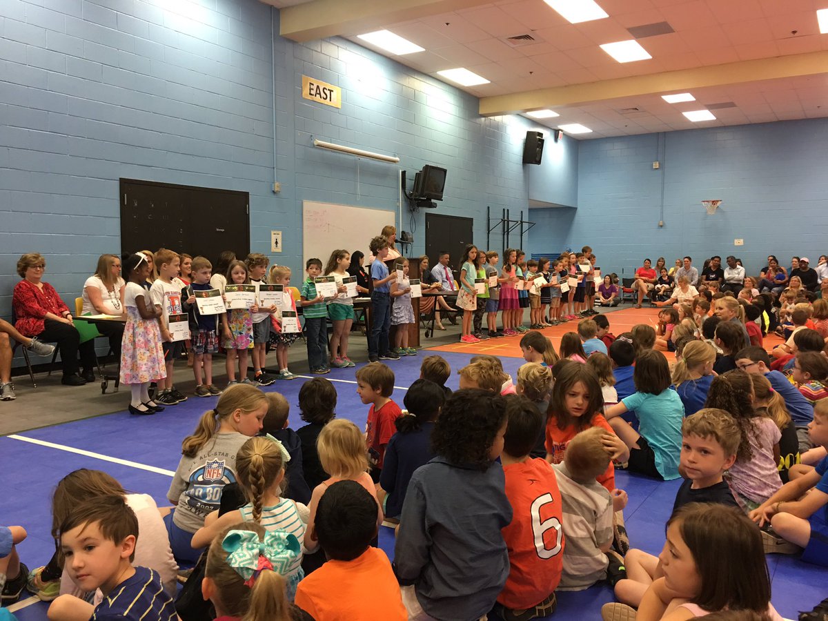 davistigers87's tweet photo. Awards Day #charactercounts #amazingtigers #effortanddetermination @CobbSchools @carmen_havrilla https://t.co/uQKxVuYAVs