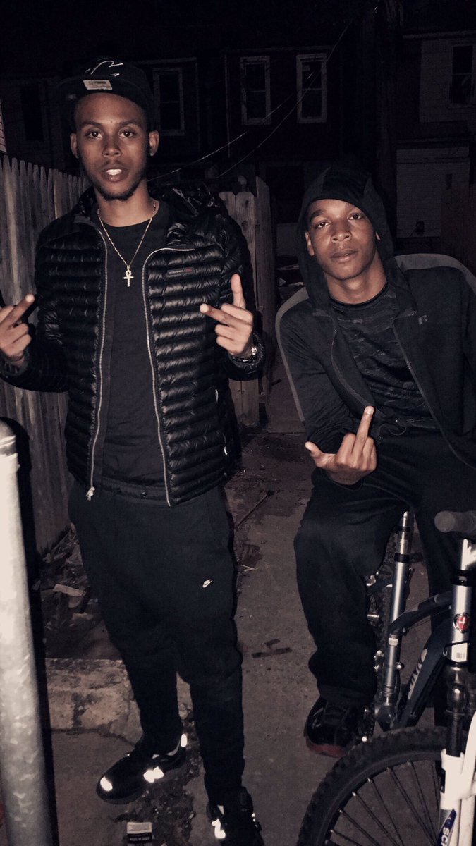 onn_top's tweet photo. Cruddy buddy while u dead take ya watch off 😈 https://t.co/WsnlIItBLy