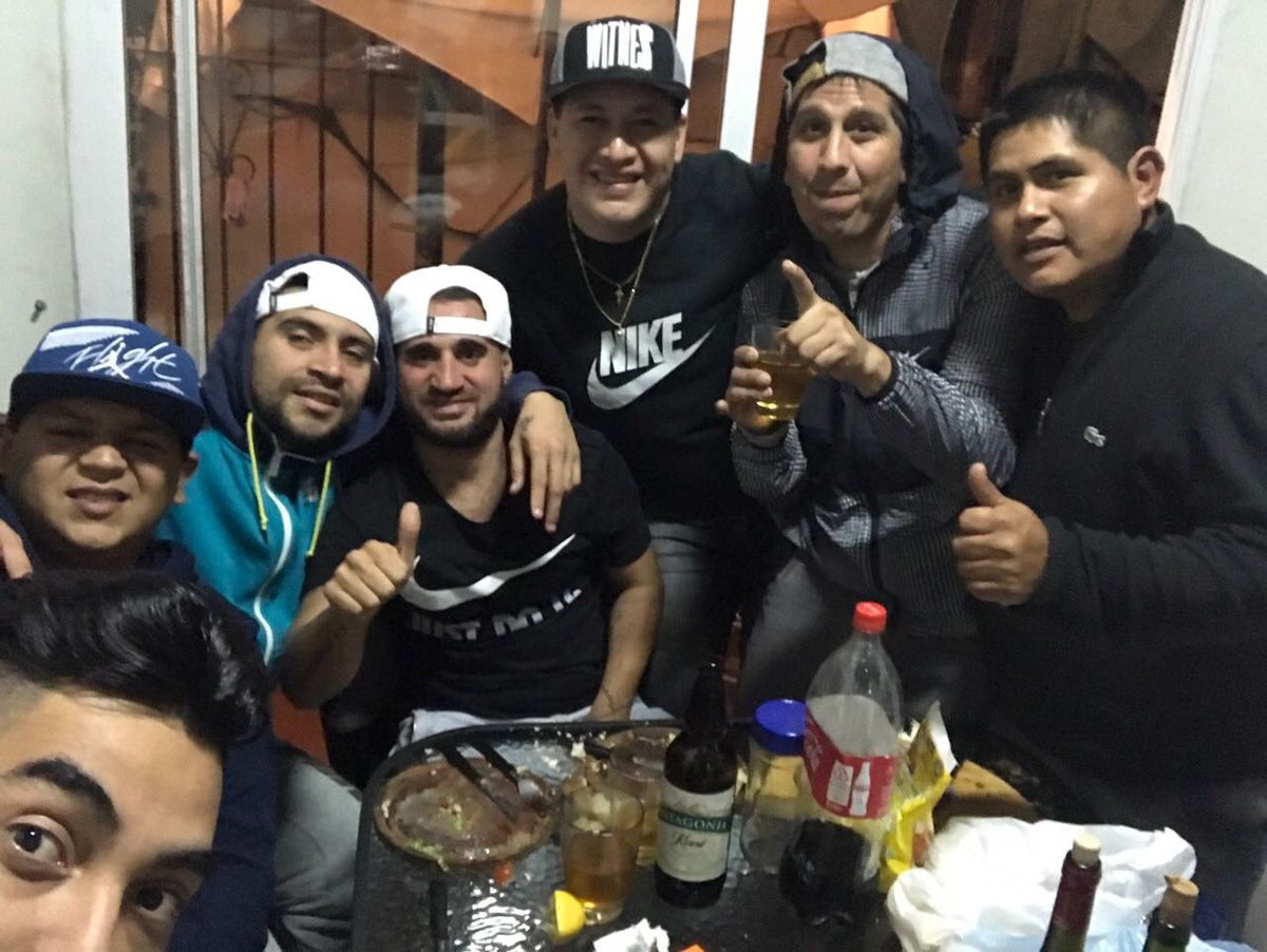 boconciudadela's tweet photo. que no se corte nunca hermoso asado con la banda https://t.co/Jyg06XUBzo