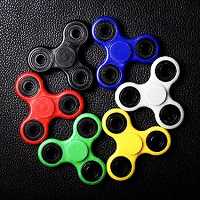 GraftonGrill's tweet photo. Starting 5/16:

Purchase a kids meal &amp; receive a FIDGET SPINNER while supplies last

EAT, DRINK &amp; FIDGET SPIN with us!  
#newmenu #chefkurt https://t.co/U1PcY5TEUo