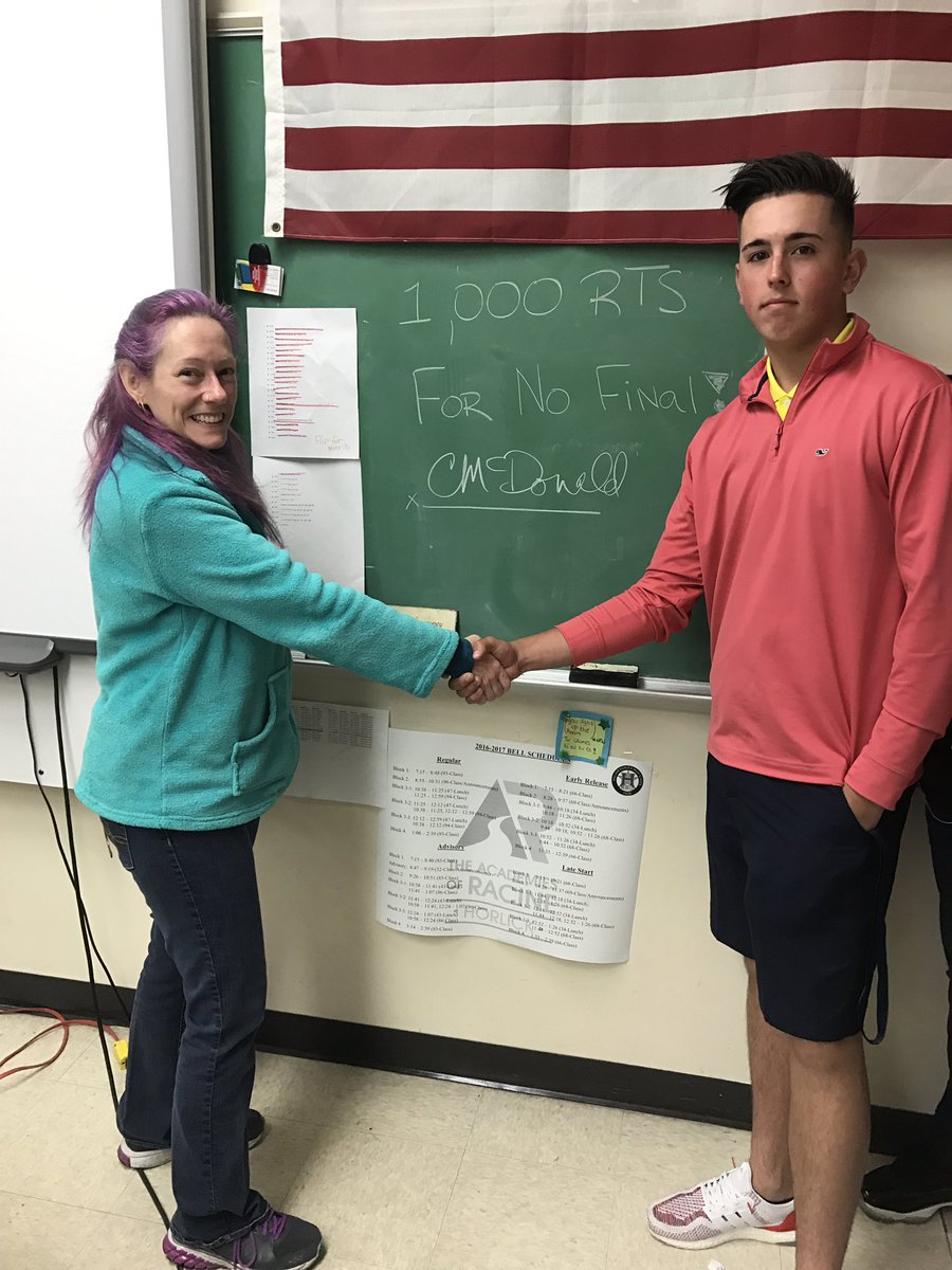 zach_romano's tweet photo. Help a man out. ✅ https://t.co/pdumMlgxD3