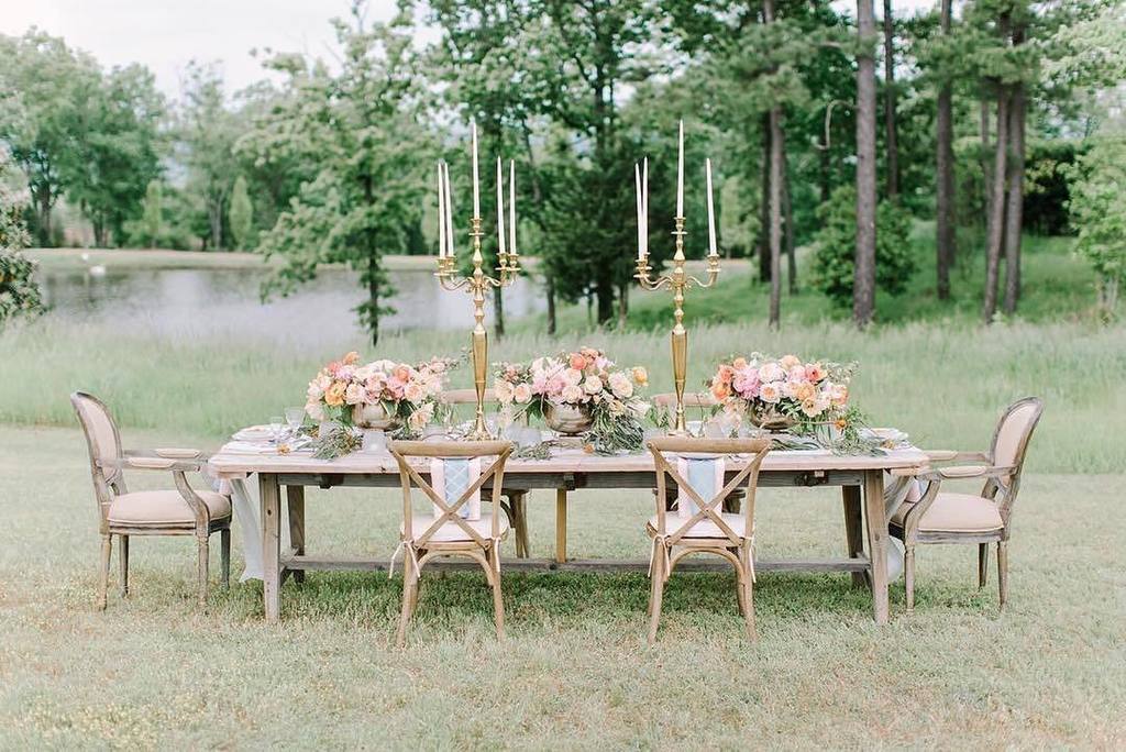 munaluchiBride's tweet photo. We love this sweet and simple design! #wedspiration #munaluchibride #munacoterie @bellabaxterevents
.
This weather… https://t.co/fZAxFNQVI3 https://t.co/PHi820tHb6