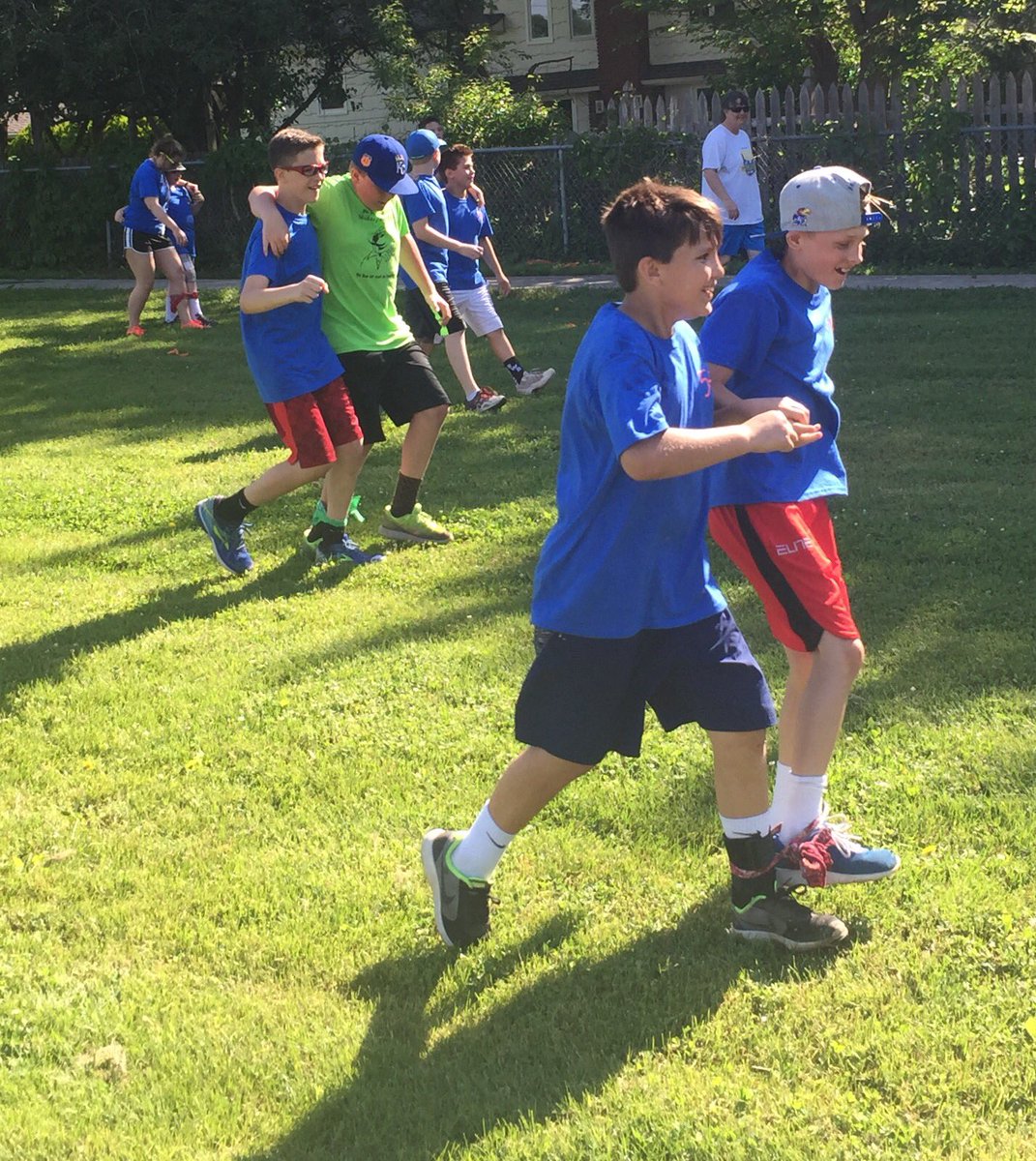 BlackimTeddi's tweet photo. Fantastic Gr 3-5 Field Day at BW!  Thank you, parent volunteers for making this happen!  @theSMSD #Brookwoodpride https://t.co/mQWAVVi308