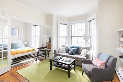 lakeviewUSRG's tweet photo. Decorating can really make a place feel like home. Learn where you should splurge and where you should save! https://t.co/rWIV4HyOh4 https://t.co/Gg5dQpI7zN
