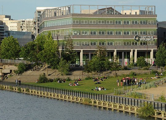 NantesMetropole's tweet photo. #CreativeCareFactory : un nouveau lieu d’incubation pour #startup sur l'île de #Nantes ➡️https://t.co/HN45ZRp9iz https://t.co/duXdDEPfAL