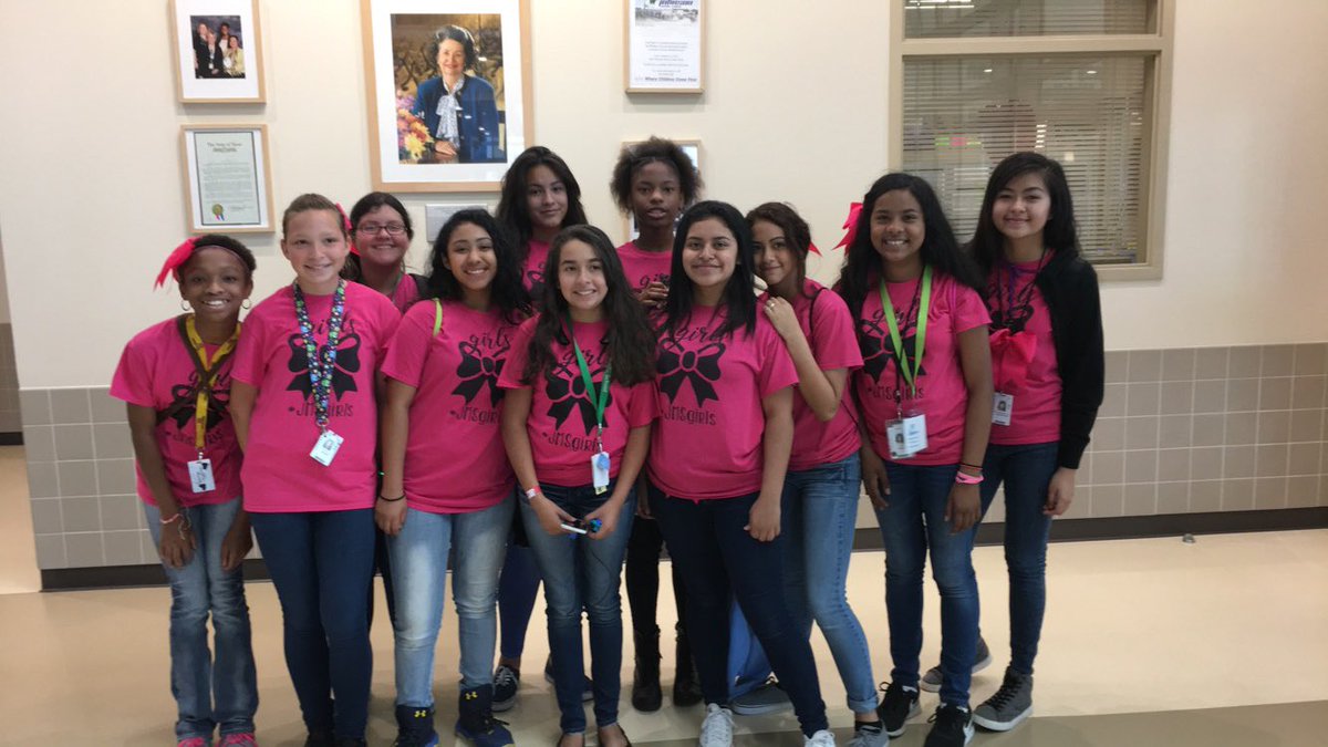 girlsJMS's tweet photo. Field Trip Day! #publiclibrary #nursinghome #JMSgirls https://t.co/SKggAyNCY5