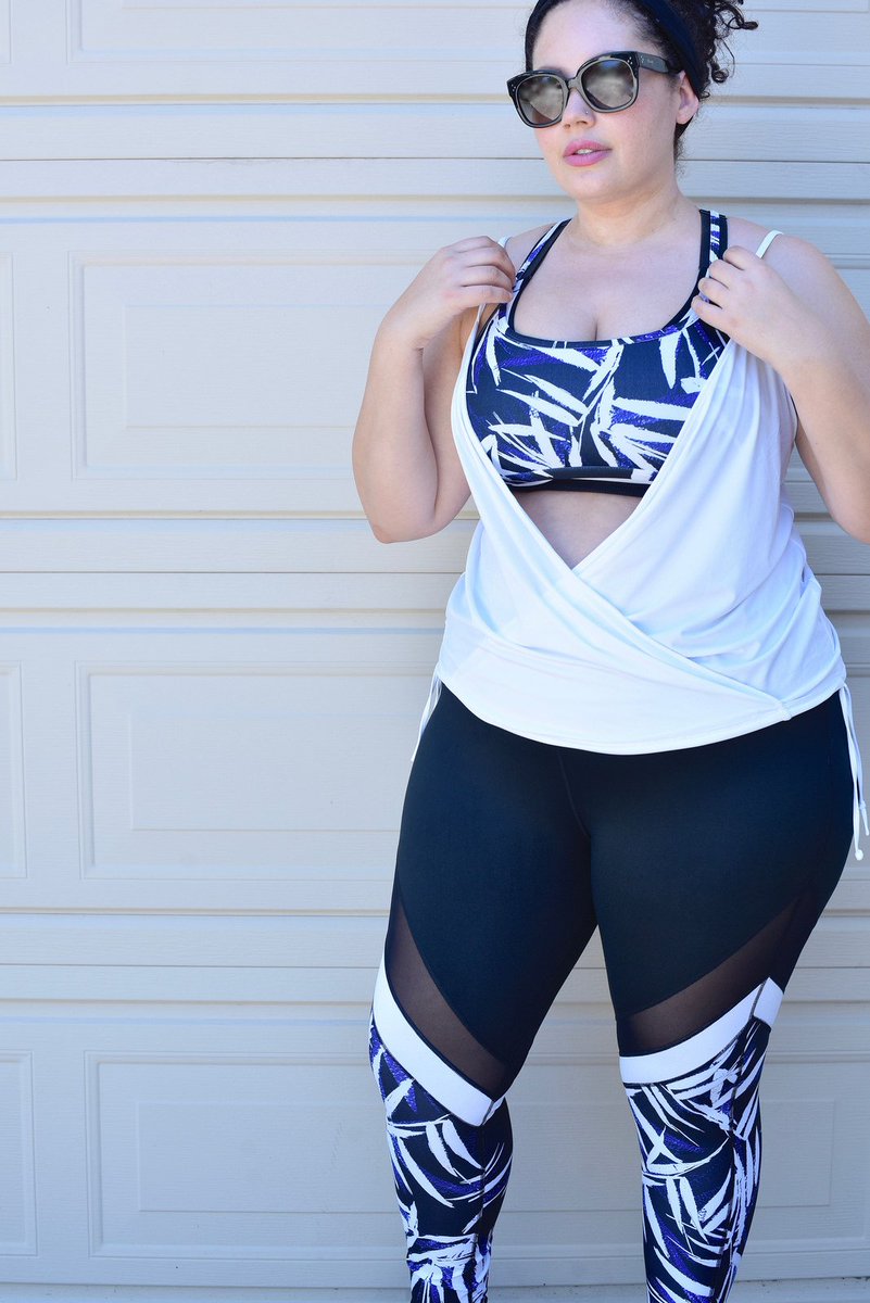 GirlWithCurves's tweet photo. Sharing my workout essentials in today’s post including my fave activewear from @Fabletics: https://t.co/wSx10MBwuw #ad #FableticsSquad https://t.co/LHbH3P5VWK