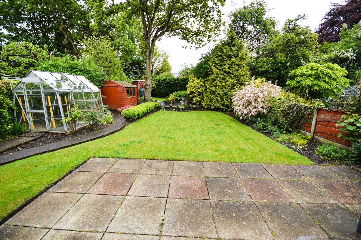 SnapesCH's tweet photo. New Instruction - 4 Bed Detached - Dickens Close - £400,000. Great location - Fabulous garden. #homes #sales #snapes https://t.co/Rhw0npgMUT