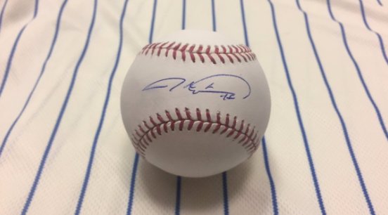 Mets's tweet image. RT to win a @JdeGrom19 autographed baseball! 

Rules: atmlb.com/2pY0TLV