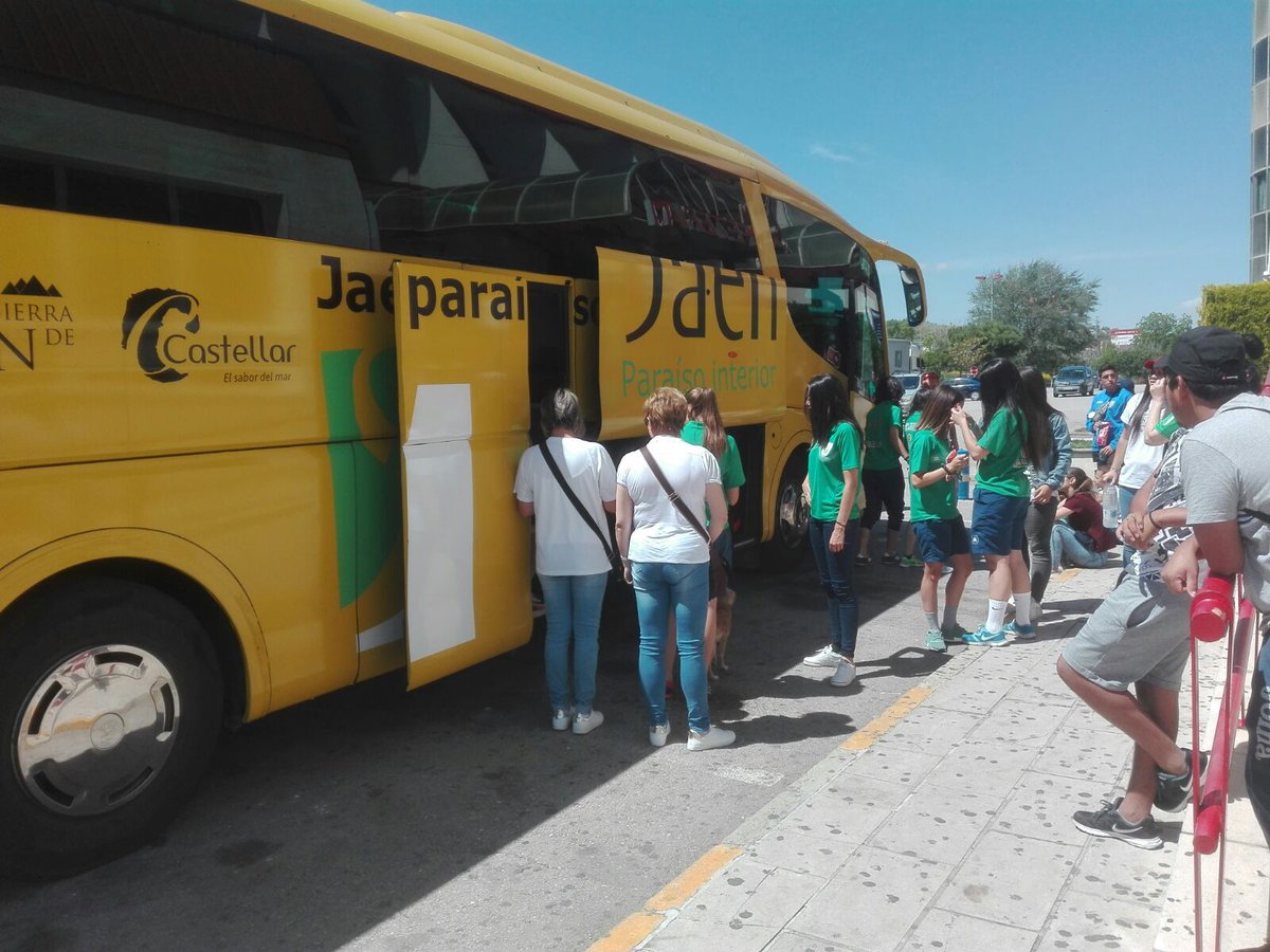(3/4)
También agradecer a la aficion desplazada a Málaga que animó al equipo hasta el final.