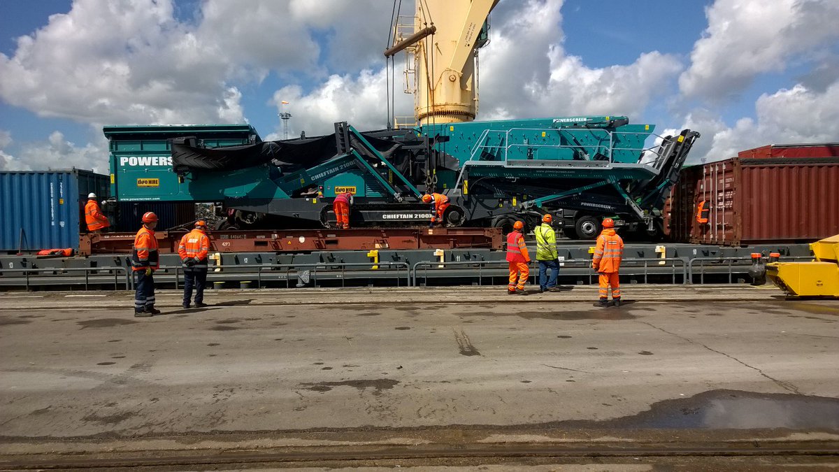 Check out this picture of the 37 tonne -19M lift, loaded on to our vessel this morning bound for the Caribbean! #exportingisgreat #logistics