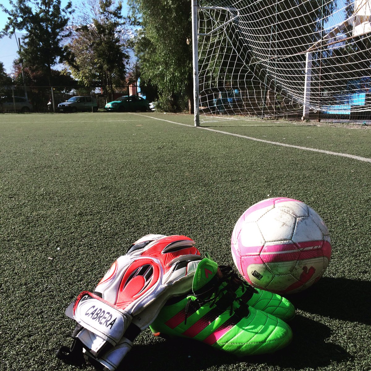 01_gato's tweet photo. Arrancamos!! ⚽️ que el éxito y las alegrías nos pillen trabajando 🙏🍀 gracias Marcelo Gaete por la ayuda y el tiempo #locosporelarco https://t.co/N5VPPKIecI
