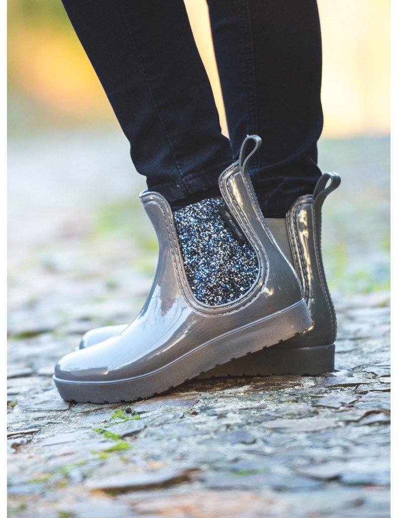 BeOnly_Officiel's tweet photo. Bientôt la #FeteDesMeres, l'occasion de gâter votre maman ou de se faire plaisir avec les jolis #boots Caroline ! 😍
https://t.co/jqCobRm5UF https://t.co/M1K7WCZFgc