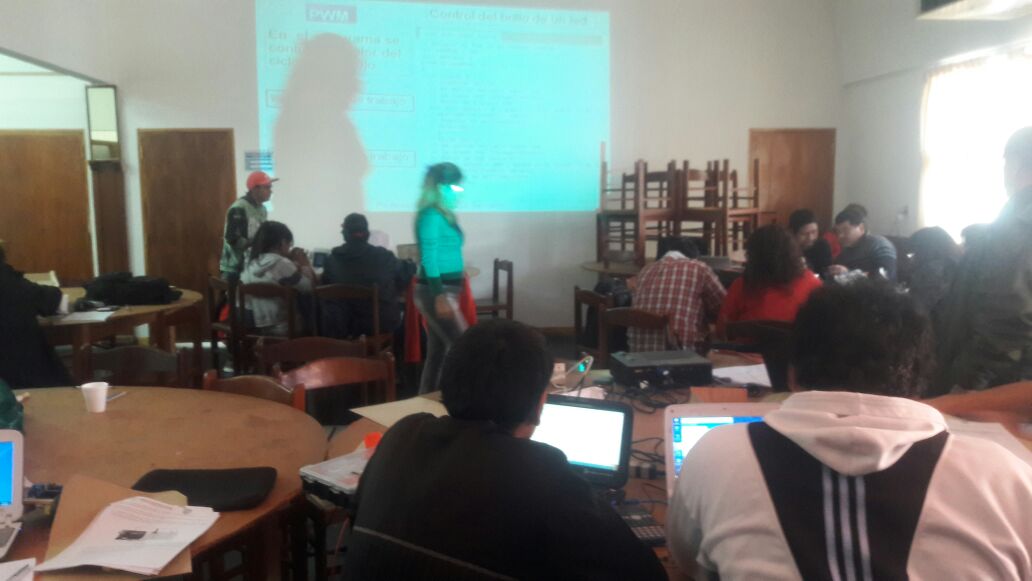 CienciaTecSalta's tweet photo. #Ahora #UFIDET "Curso de Capacitación docente en robótica educativa:primaria, básico,medio y avanzado" 15,16 y 17/05 https://t.co/ETqEJAHF9h