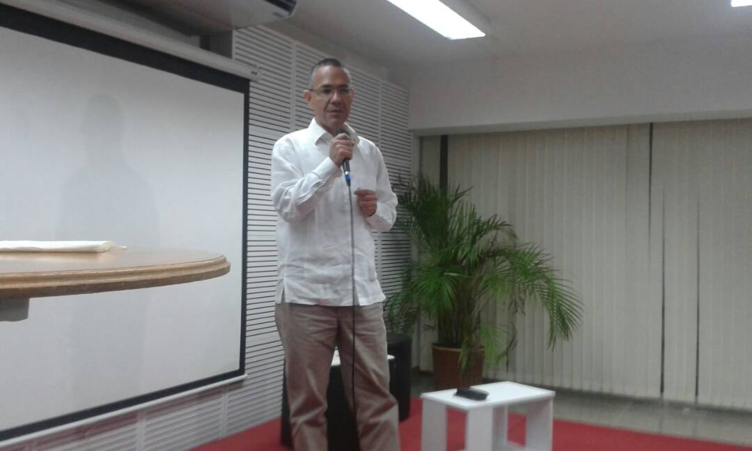 MICVEN2015's tweet photo. #Ahora | Min. @VillegasPoljak en Taller sobre Asamblea Nacional Constituyente para periodistas. 
#MinCI #MuevetePorVenezuela https://t.co/ovuzCATbyJ
