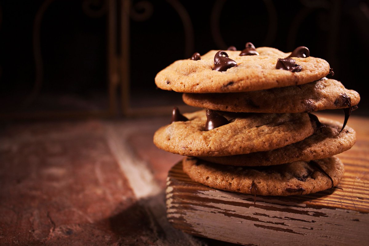 Urban_Fetch's tweet photo. Be a smart cookie and enjoy National #Chocolate Chip Day with our cookie favorites, @ElenisNY and Sugar Sweet Sunshine Bakery! https://t.co/UA5hzrDv4H