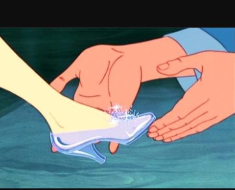 18JoeMeany's tweet photo. @TheRealKatieKox 
Missing 
#Cinderella 
👍👎??? 😢😊😴👠❤📷⌛🌈🎁📖
https://t.co/b2Xgtc0CG6 https://t.co/ee7OsJozer