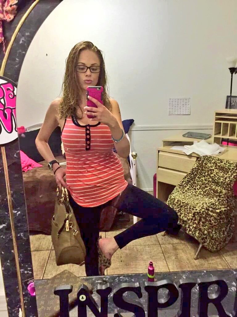 18JoeMeany's tweet photo. @TheRealKatieKox 
Missing 
#Cinderella 
👍👎??? 😢😊😴👠❤📷⌛🌈🎁📖
https://t.co/b2Xgtc0CG6 https://t.co/ee7OsJozer