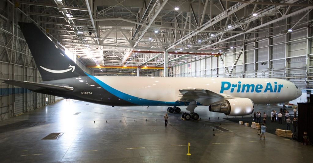 ramanvir's tweet photo. Why Amazon is eating the world https://t.co/TpIrFmyedg https://t.co/NNpe7FKttN