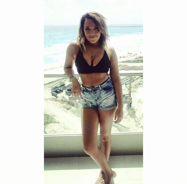 _weezyfhannah's tweet photo. Ugh Cancun was already two whole months ago. Is it time to go back yet orrrr https://t.co/TMz09R4S9Z
