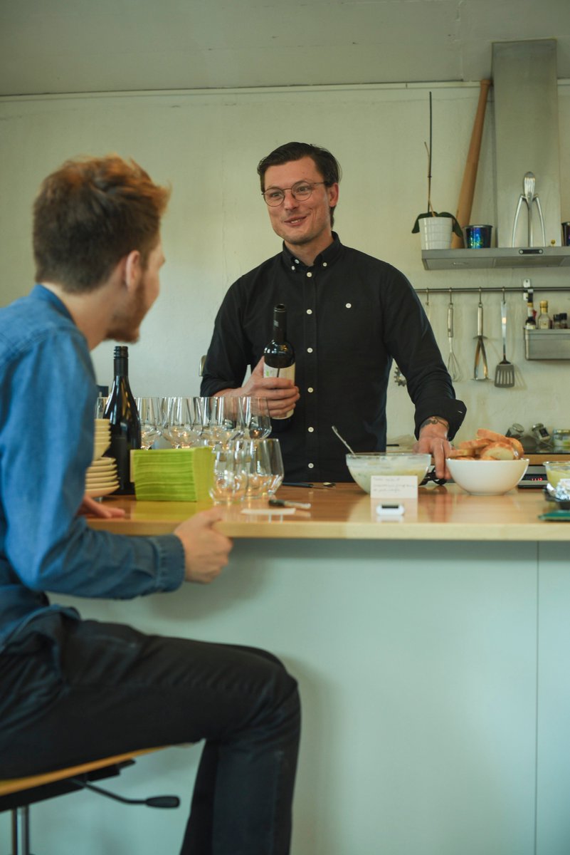 foodhackglobal's tweet photo. The people at #FoodHack events are what make them great. Photos from #FoodHackDinner by Mary Pugin. #PotluckDinner #SwissFood #FoodHackers https://t.co/qC3JbweEie