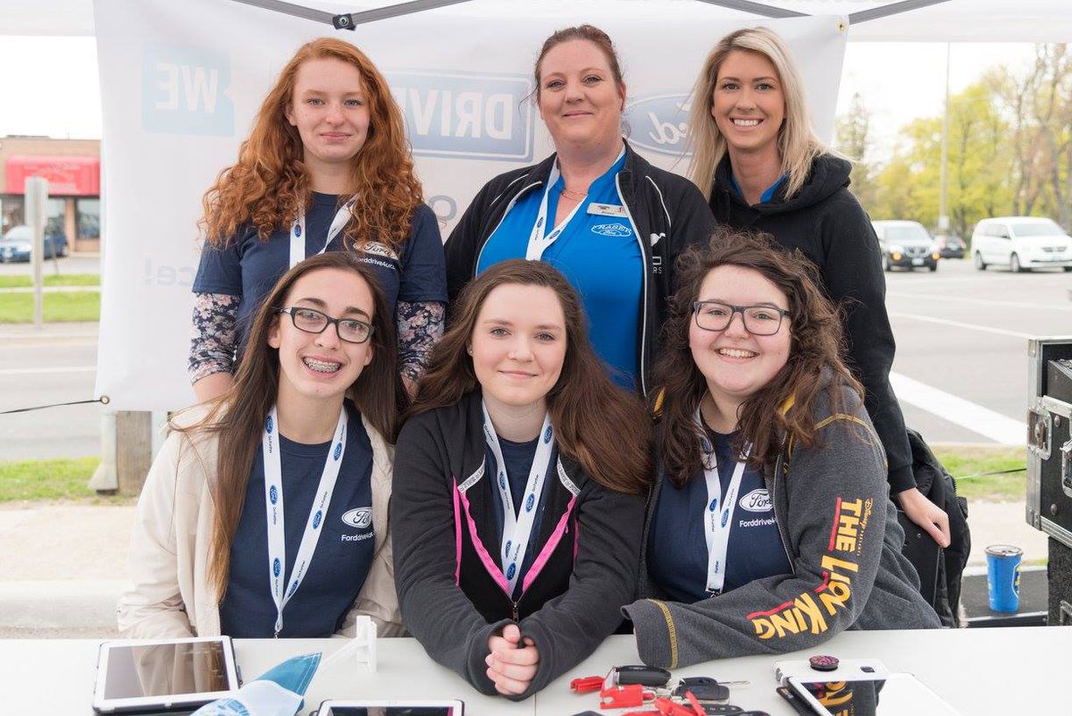 FraserFordSales's tweet photo. Way2Go ladies w/r #OneWeekOneCause event raising over $500 4 @Hearth_Place w/ @MCVITweets @FordWEhq #FordDrive4WE #BeTheChange https://t.co/NvozKVHIyv