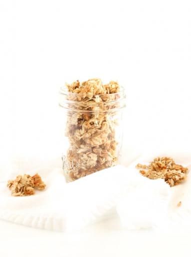 Coconut Tahini Granola via <a href="/livelytable/">Lively Table</a> buff.ly/2rhsisw #vegan #recipes