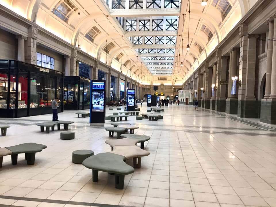 atlanticsurff's tweet photo. Así quedó la Estación Retiro. Lo q no hizo CFK en 8 años, lo hizo Macri en 15 meses para beneficiar a los ricos q a diario viajan en tren. https://t.co/O3bH46UM4Y