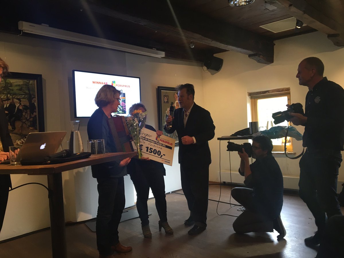 De winnaars van de #gpp16 <a href="/groningerperspr/">Groninger Persprijs</a> is voor <a href="/margrietbrandsm/">Margriet Brandsma</a> <a href="/reinalda/">reinalda start</a> <a href="/heleenekker/">heleen ekker</a> Gefeliciteerd!! #deGaskolonie