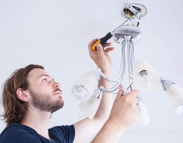 ElectroJoma_1's tweet image. Les ampoules LED utilisent les mêmes culots et tensions que toutes les autres ampoules. #installationled