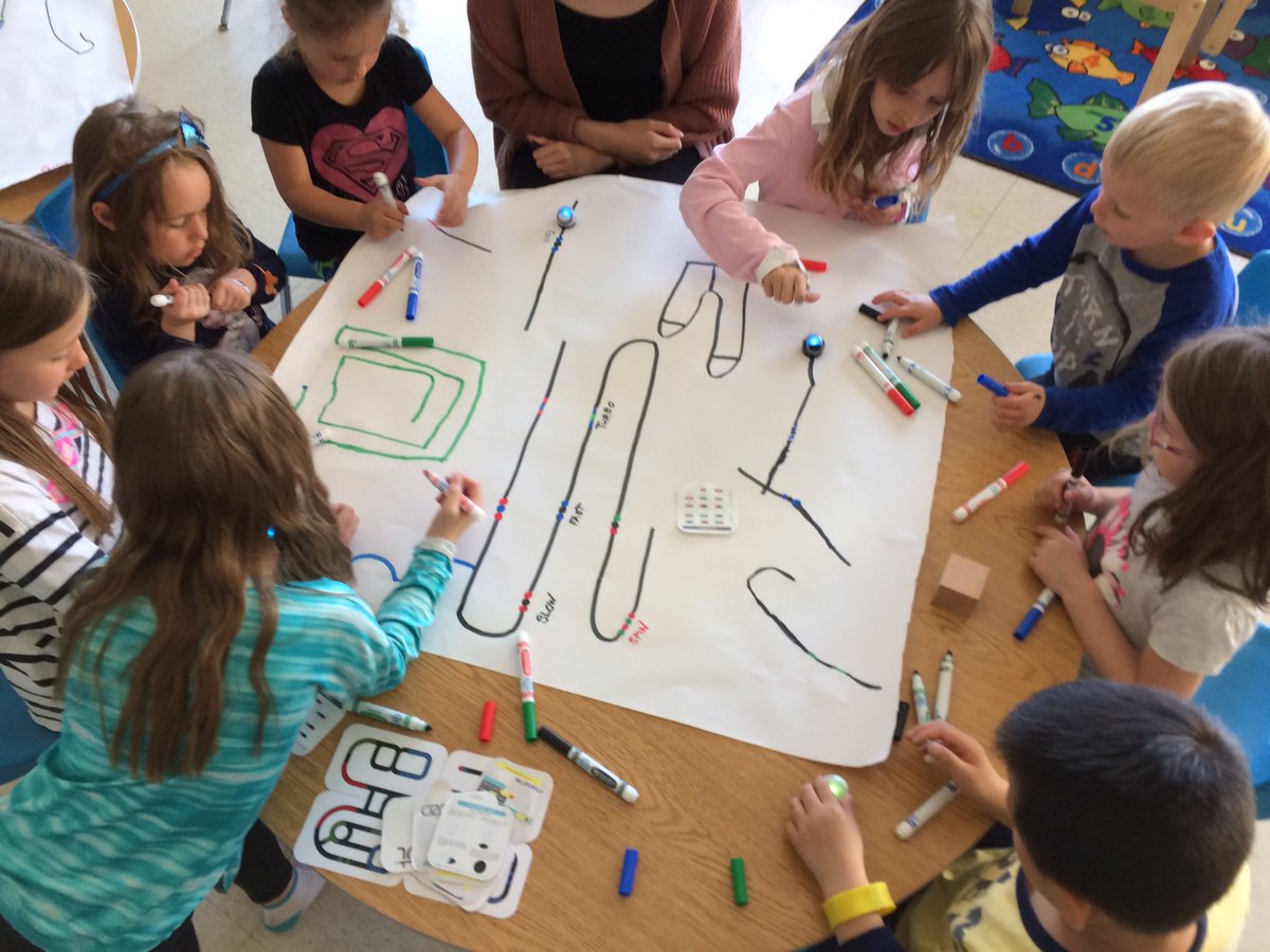 DMakerspaceEDU's tweet photo. Coding with @OZOBOT cc @JSPSJets #scdsb https://t.co/eqoj3BHQjU