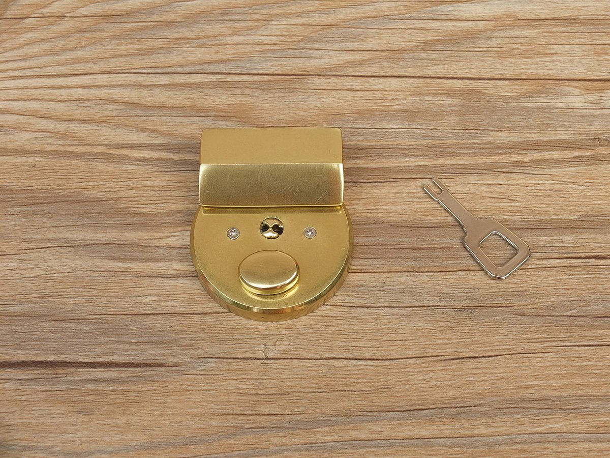 zzwzzw312's tweet image. #bagclasps Brass color finish bag clasps for leather craft.