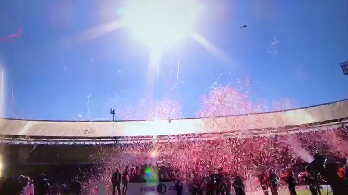 Blaasvaak's tweet photo. Wij mochten de #huldiging van #feyenoord verzorgen. #confetti #FeyenoordKampioen https://t.co/06bctIlX8g https://t.co/rJHupccmOo