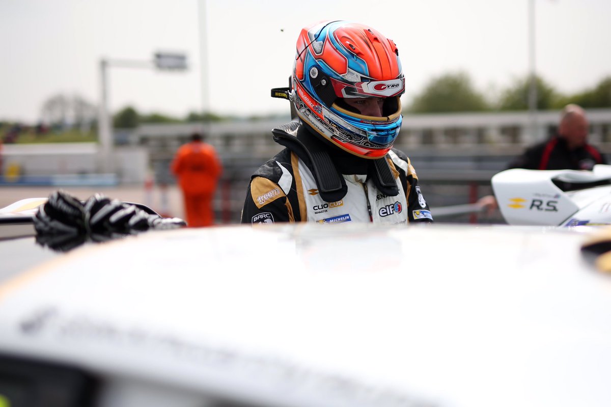 McCarthyJRacing's tweet image. RACE WEEK!! Countdown to Oulton Park begins! 👀 #teampyro #shandonhotel #sas #freemuk #btcc #billywhizz #cliocup #brotherssportsmanagment