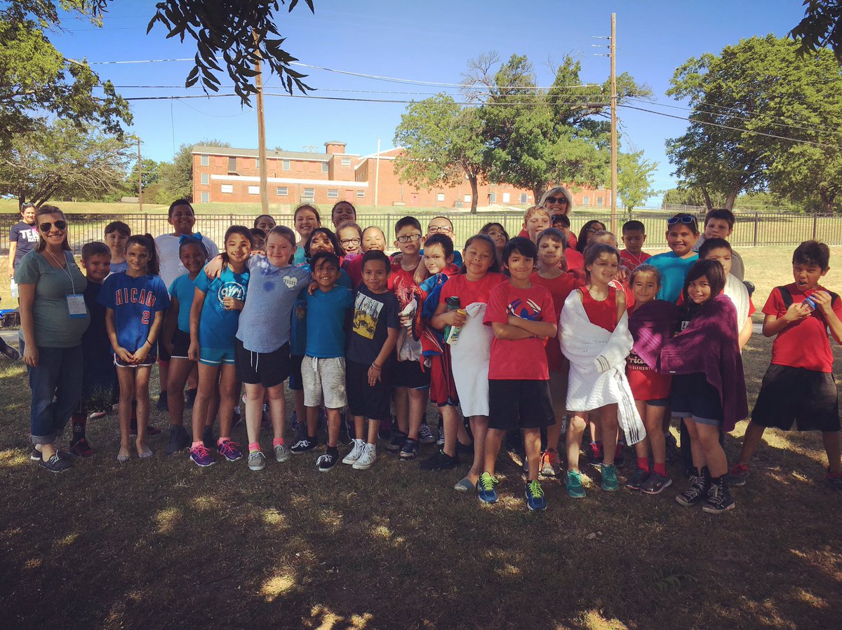 lowrys11's tweet photo. Having a blast at Field Day!! #avcato #castleberryisd https://t.co/TjiTbVwVUU