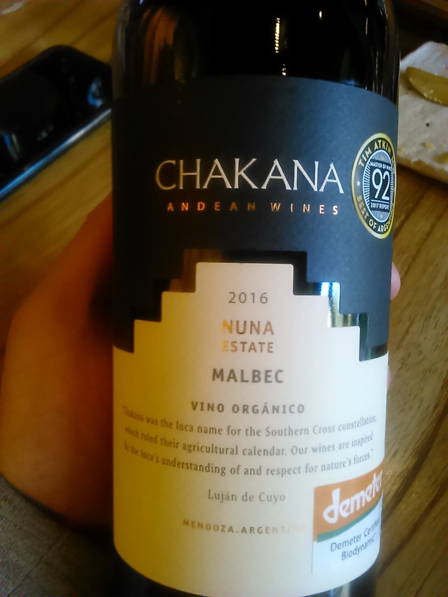 pansso's tweet photo. Hacía mucho que no me sorprendía un #Malbec. Brindo por eso... Ahh, también porque es @VINOorganico, obvio, ja. @chakanawines https://t.co/CZnPJKyUkb