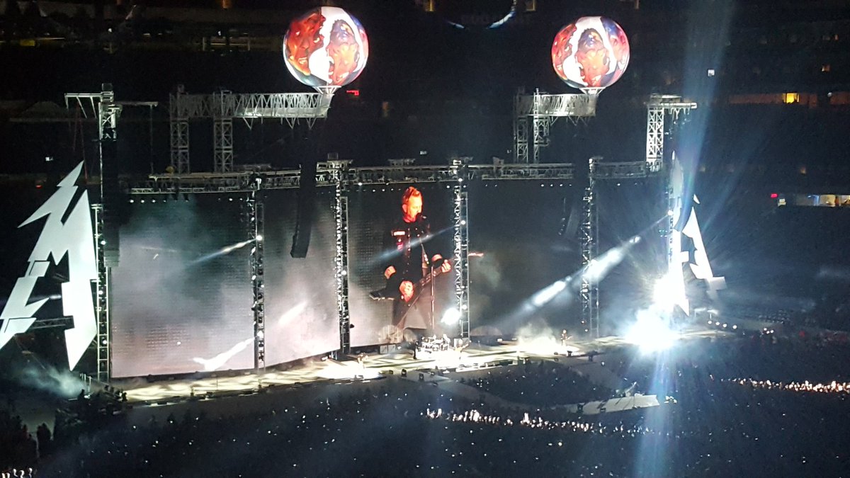 oscarcontender's tweet photo. Last night of phenomenal! Volbeat and Avenged Sevenfold were great, but Metallica, incredible! #Metallica #Volbeat #A7X #MetAtMetLife https://t.co/K4vWplK1rC