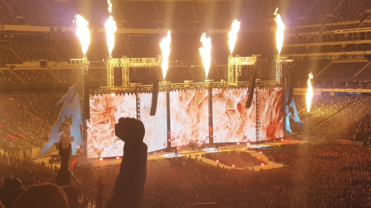 oscarcontender's tweet photo. Last night of phenomenal! Volbeat and Avenged Sevenfold were great, but Metallica, incredible! #Metallica #Volbeat #A7X #MetAtMetLife https://t.co/K4vWplK1rC