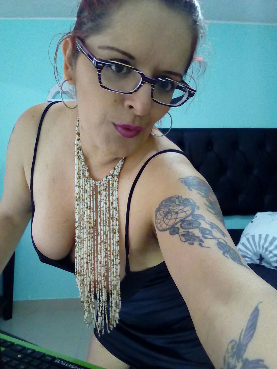 ValeriFoxx69's tweet photo. Hello my guys https://t.co/ERkgUZCtXV #online #live @chaturbate @CamAngelz @CamChatOn #porn #naked #blowjob #wet #happyMonday https://t.co/CQoBu64iCw