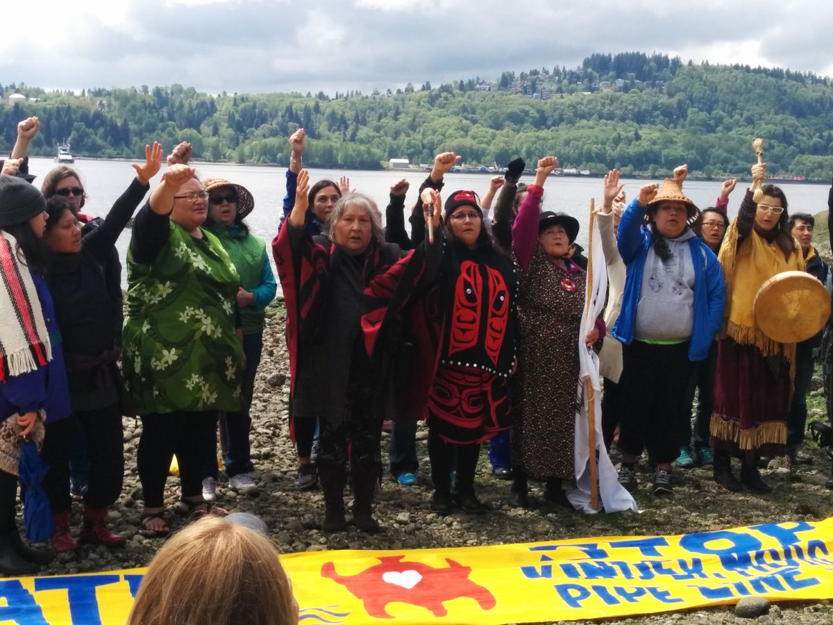 GreenpeaceCA's tweet photo. Thank you, mothers &amp; grandmothers who led us in prayer &amp; song at yesterday's water ceremony. We stand with you to #StopKM #RaiseAPaddle #yvr https://t.co/okWCdRjUKn