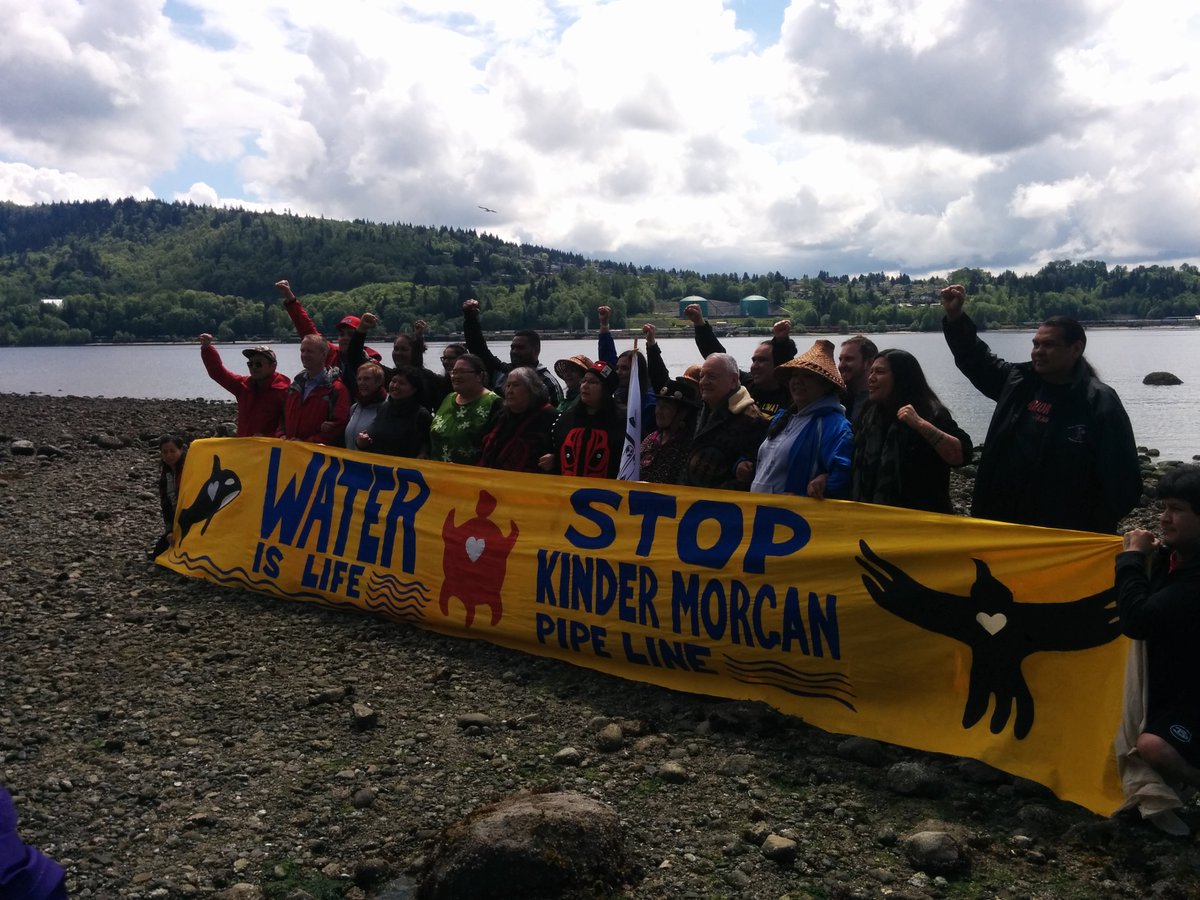 GreenpeaceCA's tweet photo. Thank you, mothers &amp; grandmothers who led us in prayer &amp; song at yesterday's water ceremony. We stand with you to #StopKM #RaiseAPaddle #yvr https://t.co/okWCdRjUKn