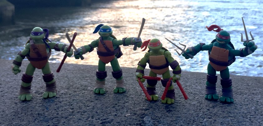 NickStoreLondon's tweet photo. Family photo op, mutant style. Happy #InternationalDayofFamilies from your favorite green ninjas! #nickelodeonstore https://t.co/7DLnQmFOgb