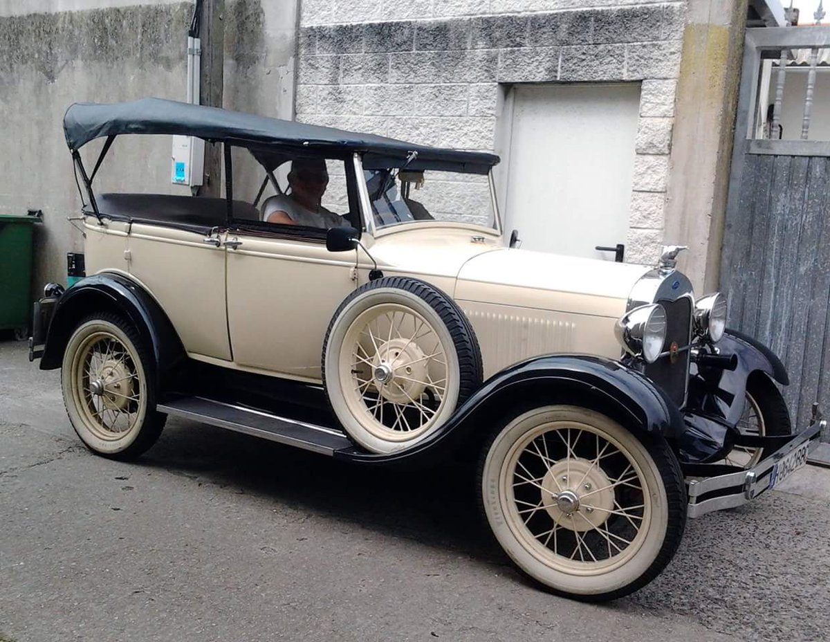 La II Trans España Classics Cars hizo escala en nuestras instalaciones. Las conservas que se van a dar la vuelta A España en estas joyas!