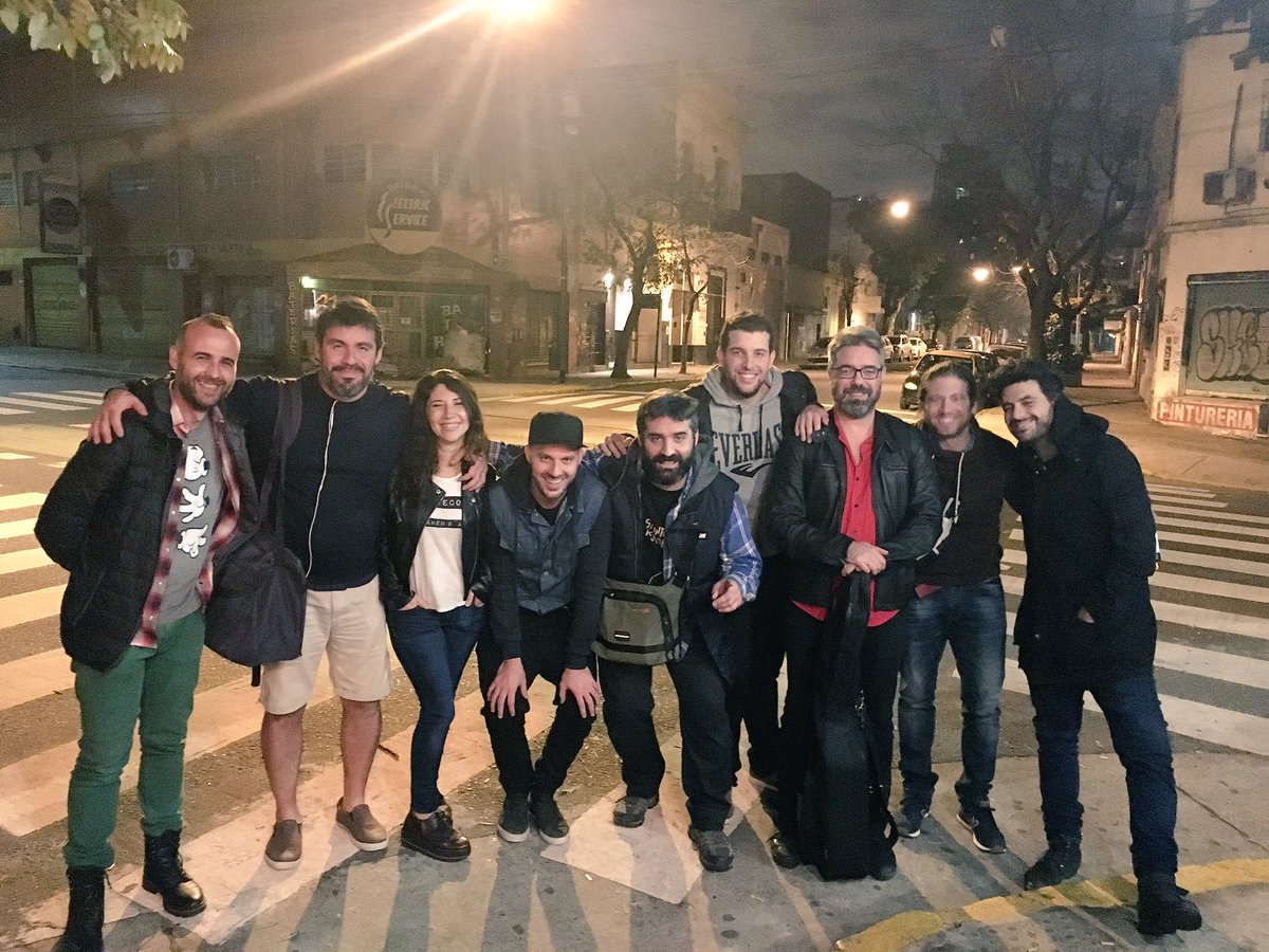 spuntonemendaro's tweet photo. Parte de la barra que estos días estuvo con nosotros por Buenos Aires! Gracias amigos por estar!! https://t.co/HGZoi0OhD7