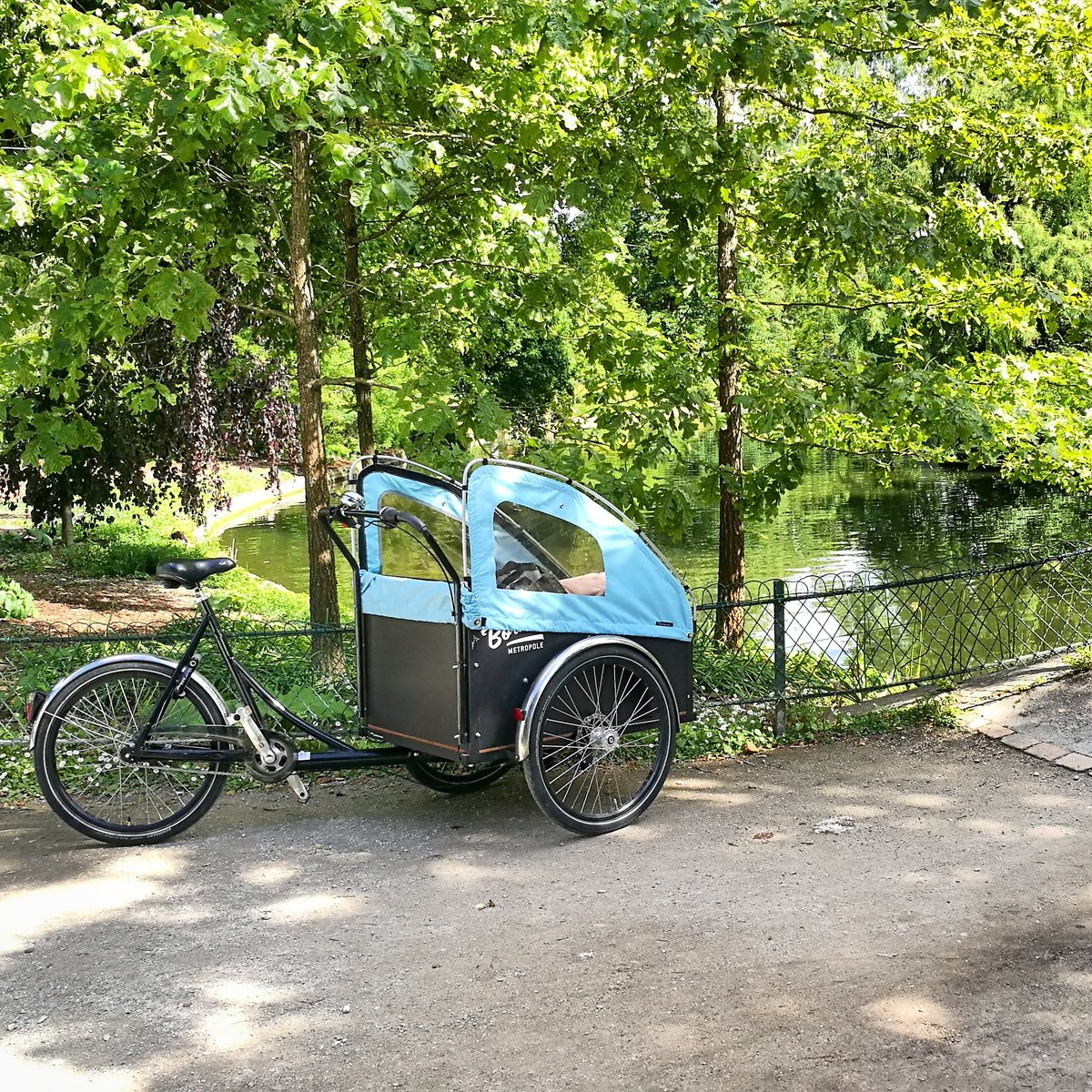 vecto_cycles's tweet image. La parfaite météo pour un tour en #triporteur #christianiabikes dans le jardin public de #Bordeaux